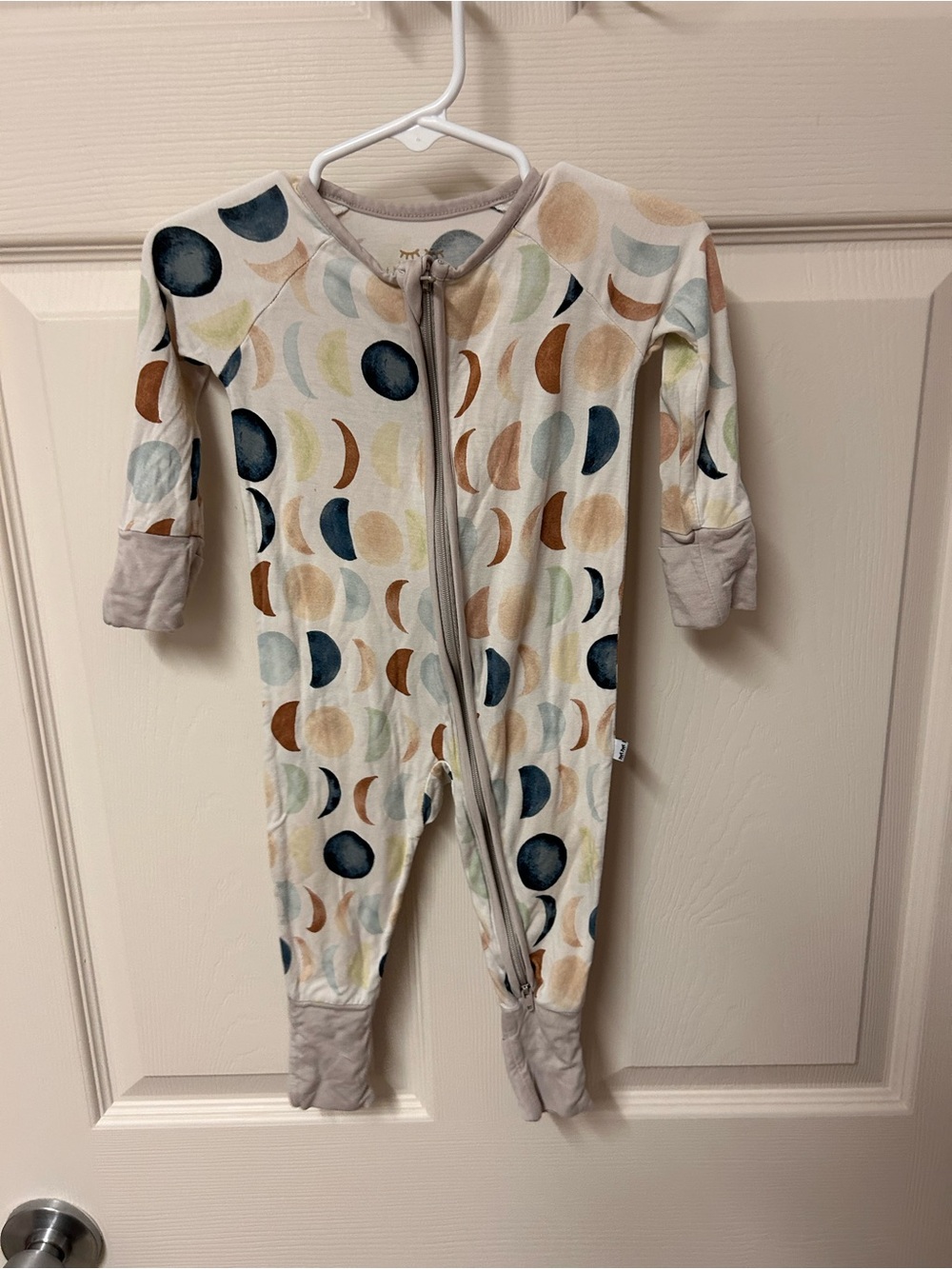 Little Sleepies Luna neutral 3-6 zippy